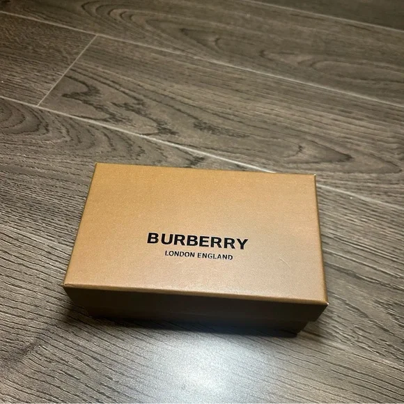 Burberry Empty Gift Box - Picture 3 of 8